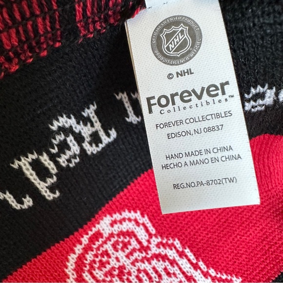 NHL Forever Collectibles Detroit Redwings Scarf NWT Red Black stripes fringe - Picture 5 of 8
